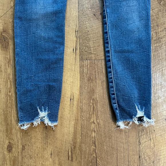 Lucky Brand Ava Skinny Jeans Mid Rise Distressed Raw Hem Medium Wash Size 2/26 - Picture 10 of 14